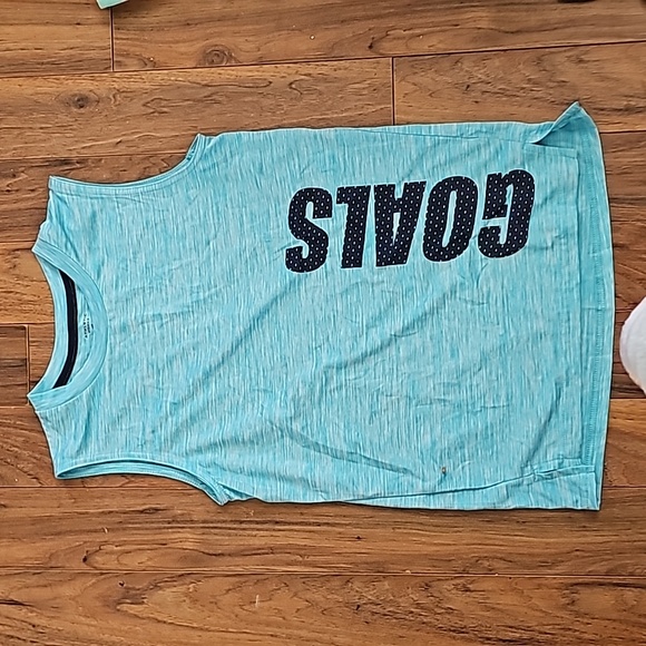 4 Boys Tank tops 10-12 - Picture 7 of 9